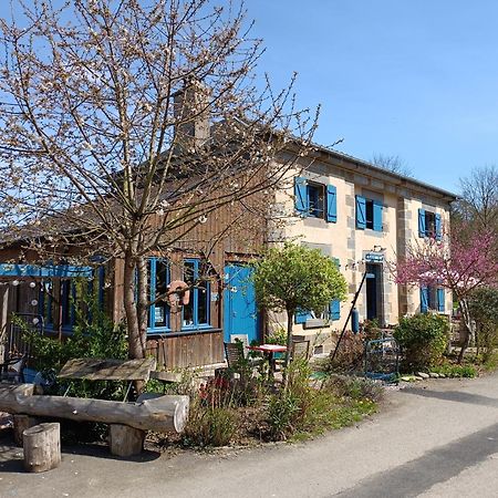Ille Flottante, Maison Eclusiere Et Hebergements Insolites Sur Le Canal Hédé Exterior foto