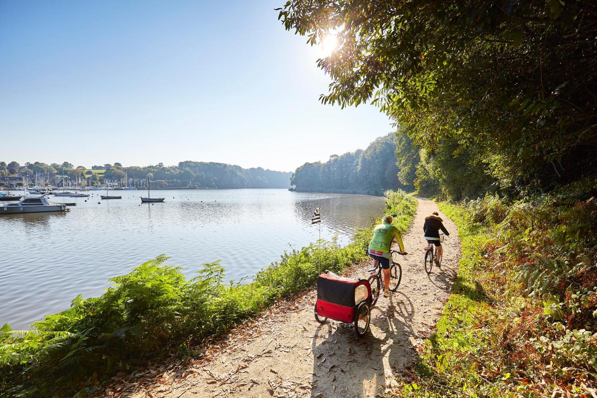 Ille Flottante, Maison Eclusiere Et Hebergements Insolites Sur Le Canal Hédé Exterior foto