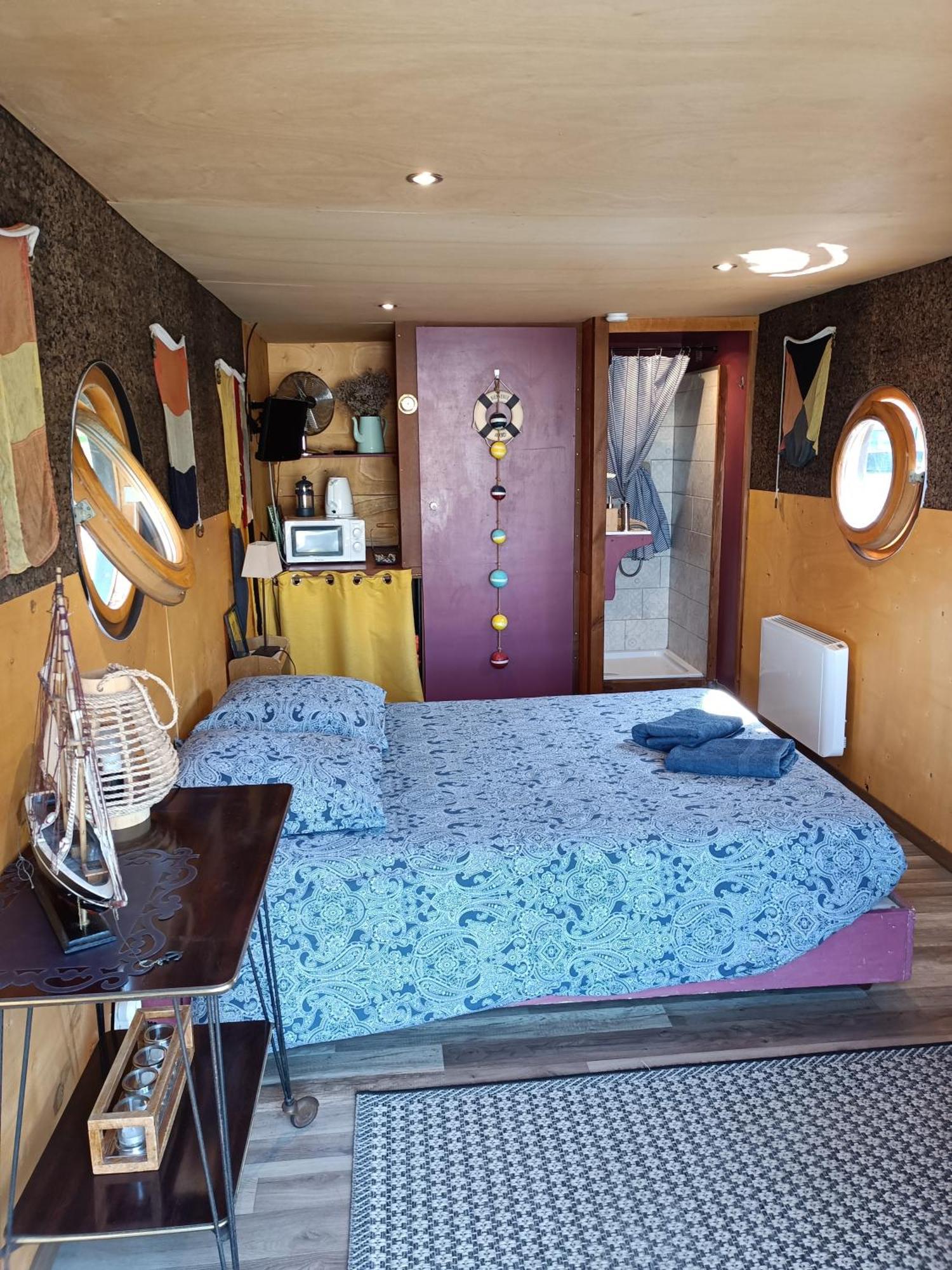 Ille Flottante, Maison Eclusiere Et Hebergements Insolites Sur Le Canal Hédé Exterior foto