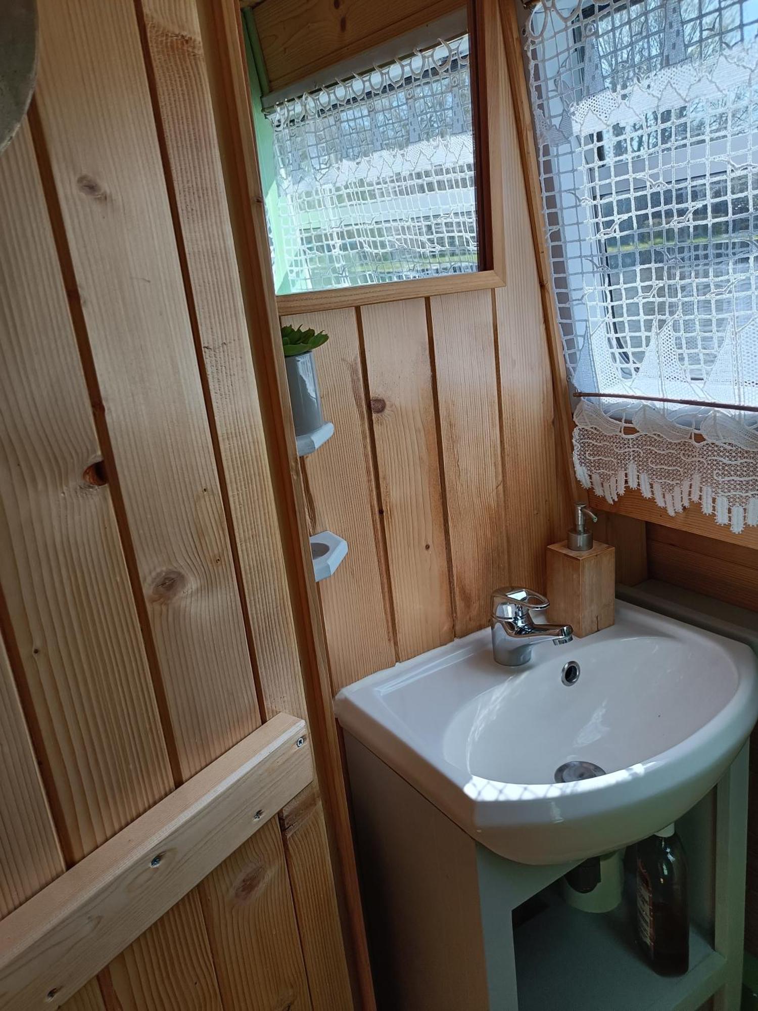 Ille Flottante, Maison Eclusiere Et Hebergements Insolites Sur Le Canal Hédé Exterior foto