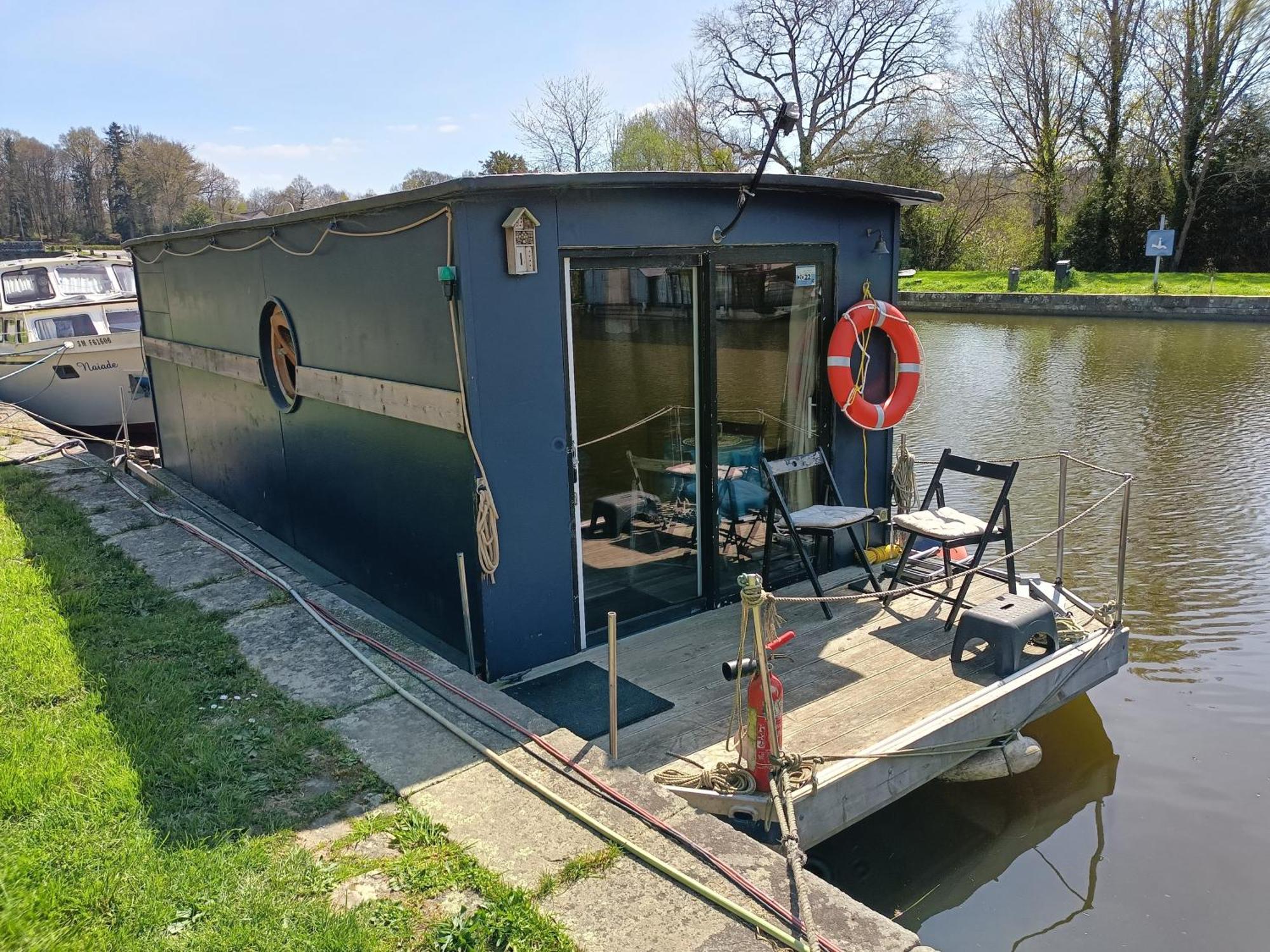 Ille Flottante, Maison Eclusiere Et Hebergements Insolites Sur Le Canal Hédé Exterior foto