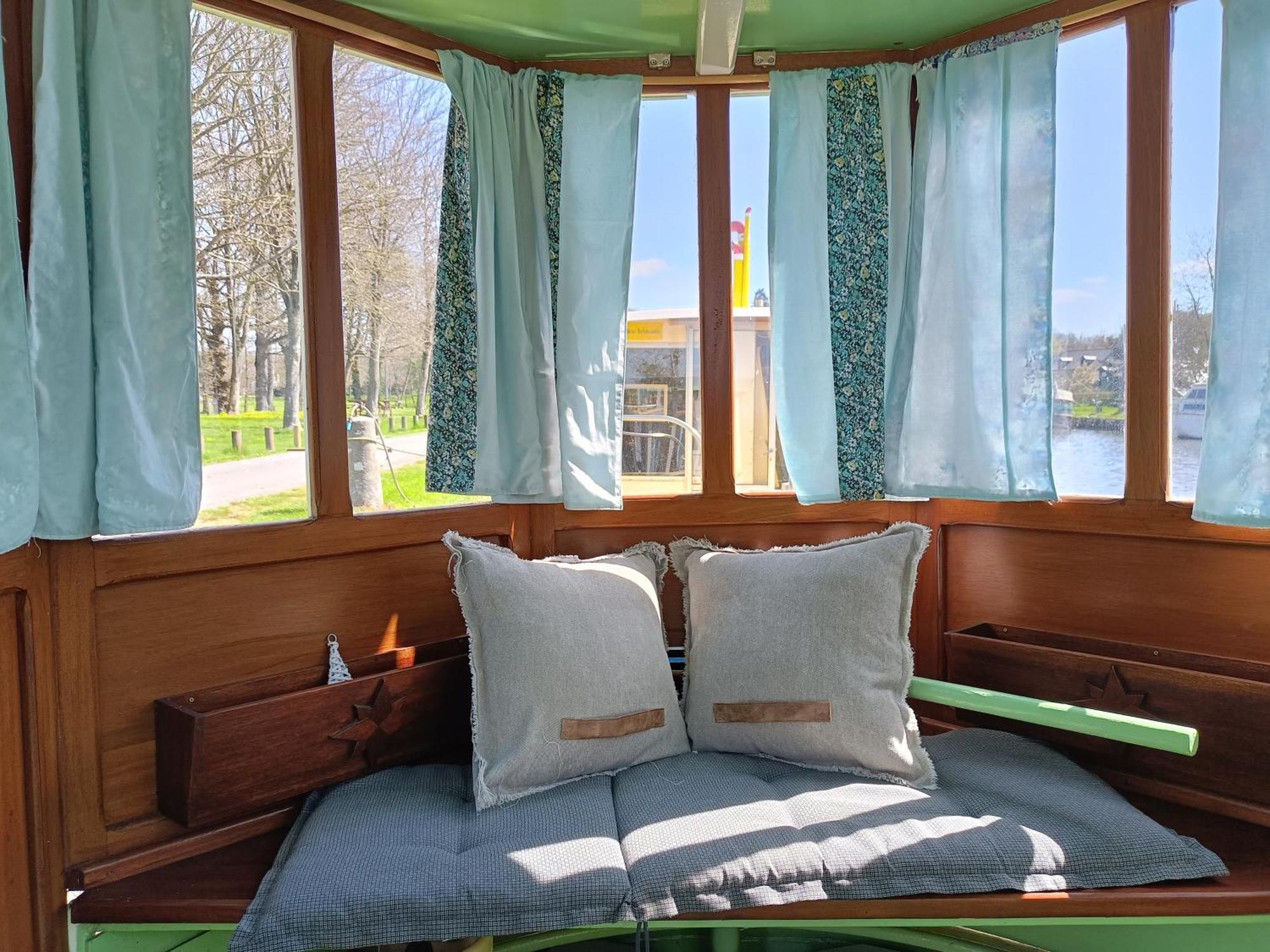 Ille Flottante, Maison Eclusiere Et Hebergements Insolites Sur Le Canal Hédé Exterior foto